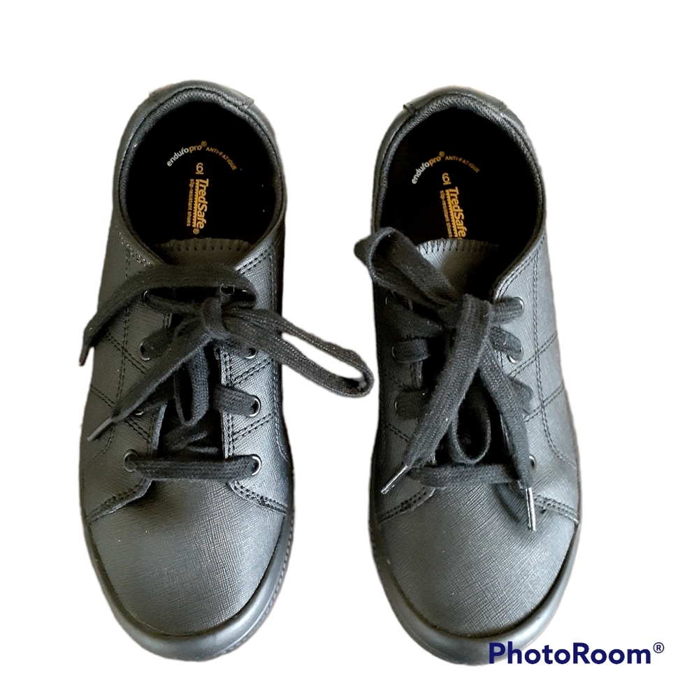 TradeSafe Slip Resistant Shoes Size 6